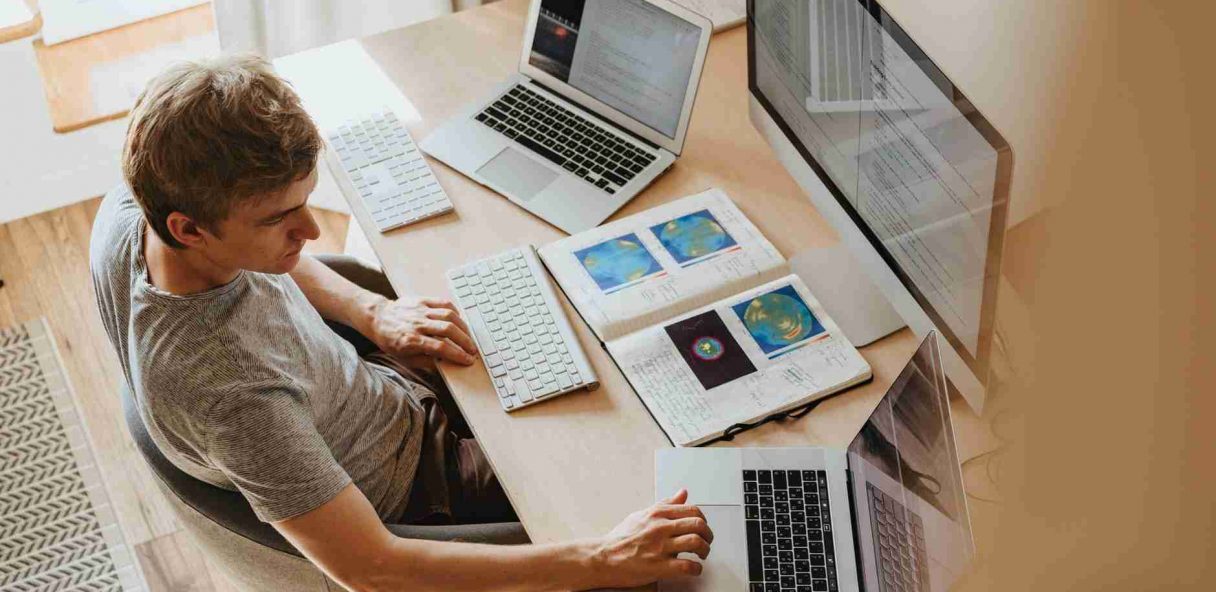 8 Pekerjaan Freenlance Online paling Cuan untuk Pemula